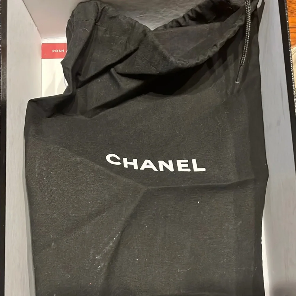 Chanel Women's Cream Sandals - Picture 7 of 8